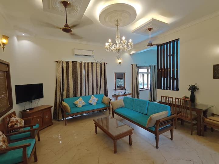 air conditioner hall with 2 day beds