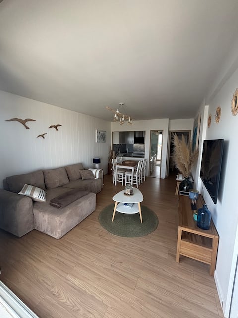Top performing Airbnb: Cozy 2-room apartment with sea view, port 50 meters from the beach in Le Barcarès