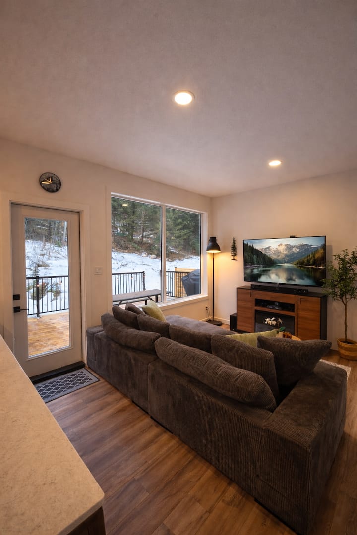 Cabin In Crowsnest Pass With Gym And Rec Room - Blairmore