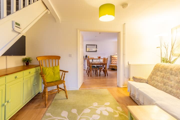 Cozy Retreat W/ Free Parking, Wifi, Leamington Spa - Royal Leamington Spa