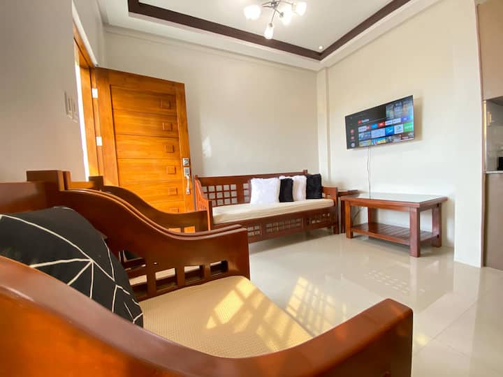 J&m Staycation Spot New 2br-flat Near City Center - Lucena