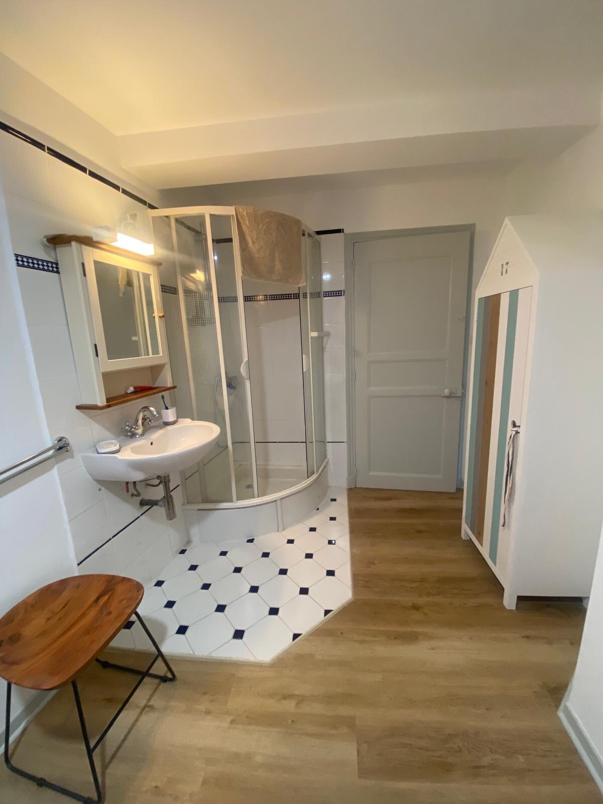 二楼第3间单人卧室的淋浴间