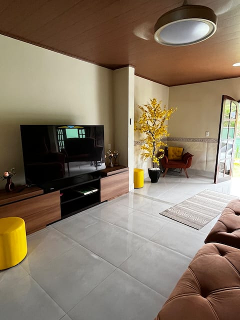 Popular Airbnb listing: Emperor's Retreat in Guapimirim