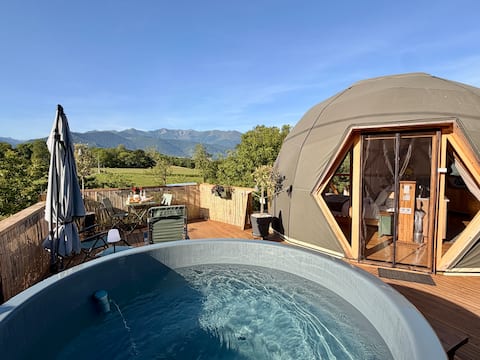 Dome: Nordic bath with bubbles and Pyrenees view.
