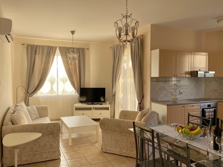 Two Bedroom Seafront Appartment - Paphos