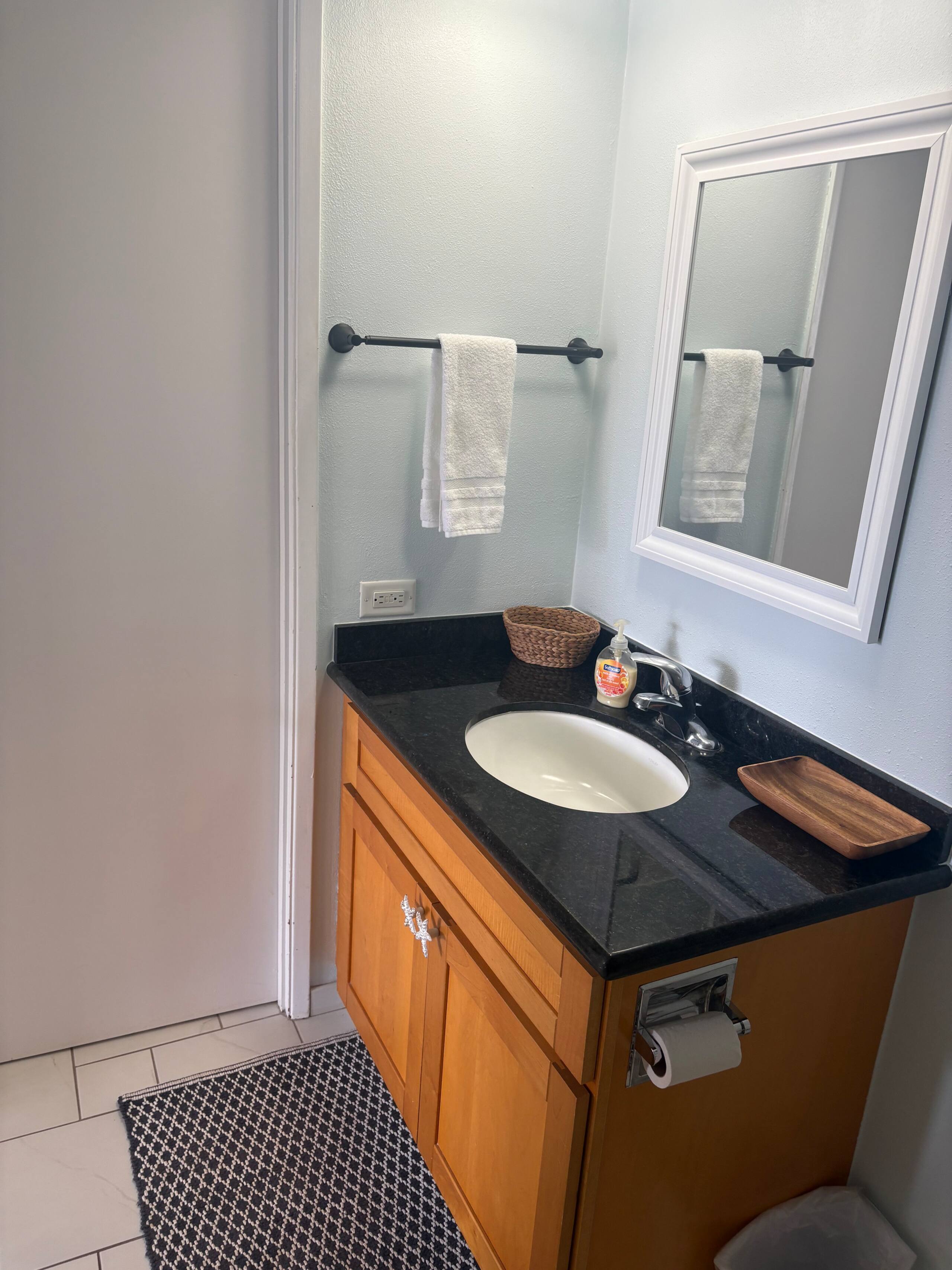 Condo in Wailuku · ★4.84 · 2 bedrooms · 4 beds · 2 baths - Image 15