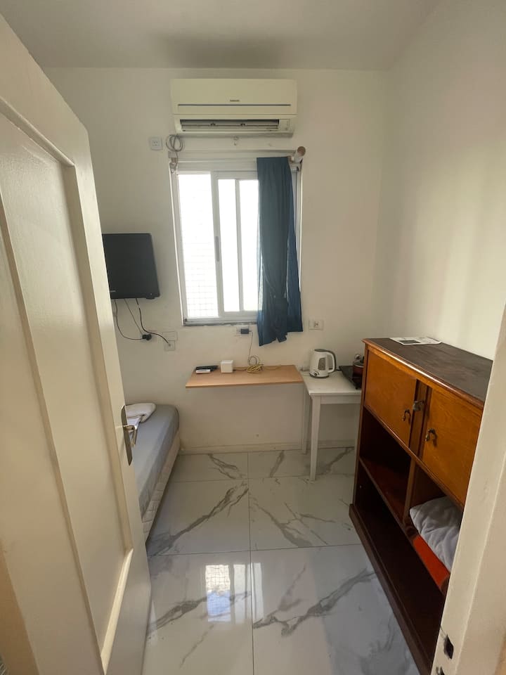Private furnished room for rent in Retiro