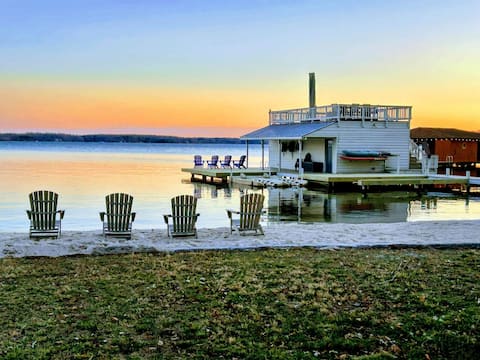 NEW Lakefront Lake Anna Views, Dock, Beach