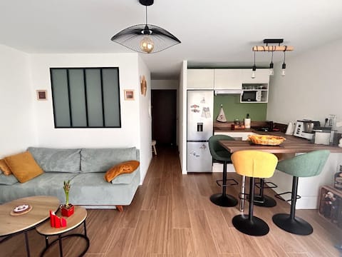 Popular Airbnb listing: Nice studio with sleeping area and garden, sea access in Cagnes Sur Mer