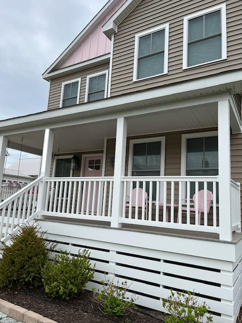 Pinkberry Cottage- new 5 bdrm, 3 bath, double lot