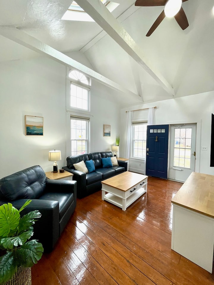 Coastal Cape Cod W/ King Bed, Game Room, & Bikes! - Quarry Hill Winery, Berlin Heights