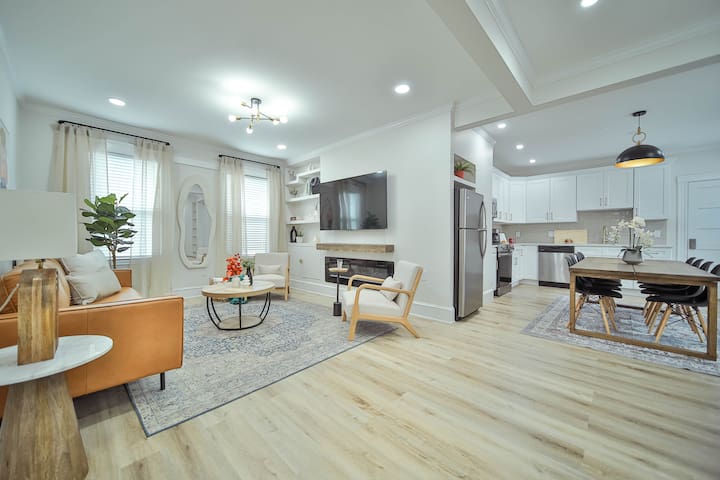 Large Duplex Free Prkg mins 2 Train downtownFenway