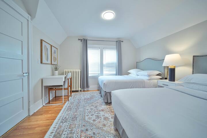 Large Duplex Free Prkg mins 2 Train downtownFenway gallery image 4