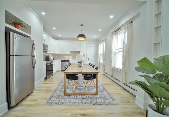 Large Duplex Free Prkg mins 2 Train downtownFenway gallery image 5