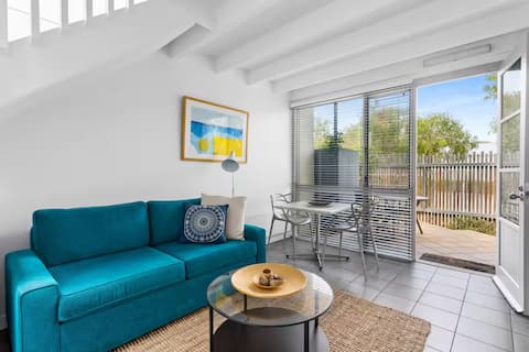 Popular Airbnb listing: Ocean Beach Apartment in Sorrento