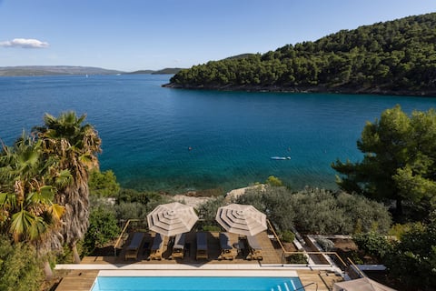 ISLAND ESCAPE LUXE VILLA