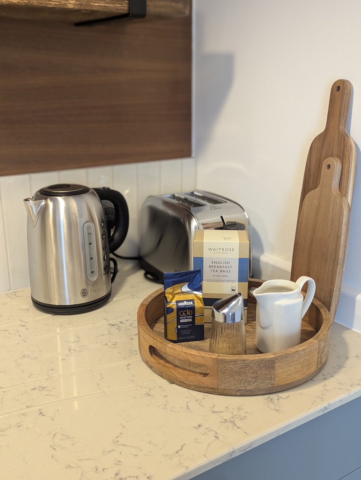 Top performing Airbnb: Saltwater Lodge - 75yds to sea, Aircon, sleeps 3. in Nettlestone And Seaview