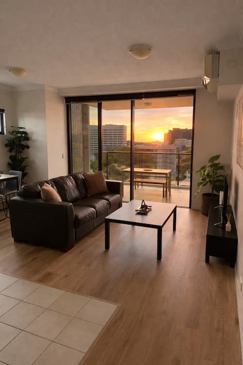 Stylish CBD Apartment | Pool, Gym & Free Parking