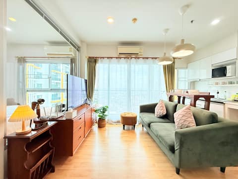 Stylish Stay • 300m to BTS • Street Food Paradise
