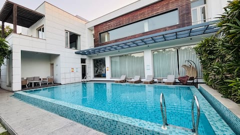 MR Farm | 5BHK Luxury Farm with Pool in Delhi