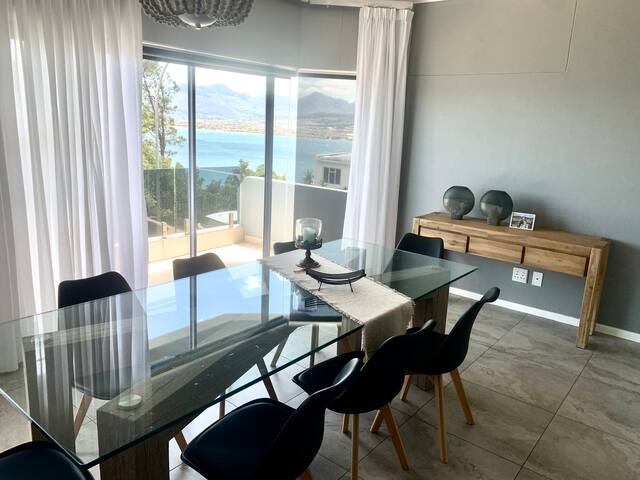 Sunset Villa with a heated pool + fantastic views gallery image 4