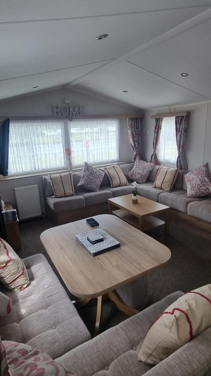 Pinewood Hot Tub Getaway - Mablethorpe