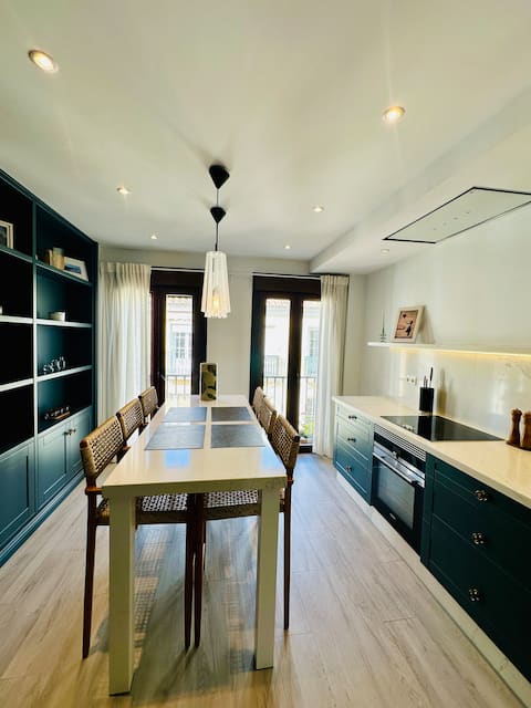 Luxury Apartment| Private Rooftop with Jacuzzi