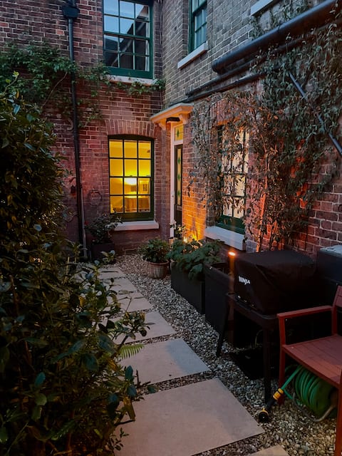 2 bedroom 2 bathroom  cottage in central Rye