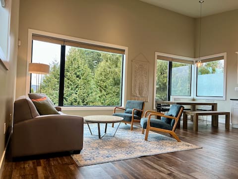 Top Airbnb: The Sky Loft - in the heart of Fort Langley in Fort Langley