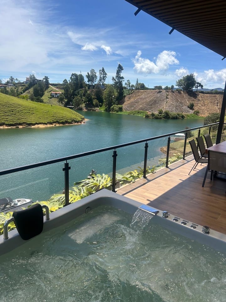 Casa Panorama, the best view of the reservoir.