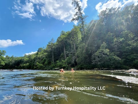 Luxury Retreat, Mountain View, Wellness, sleeps 22