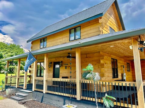 Private Spacious Cabin • Sleeps 17 • 3 Full Baths