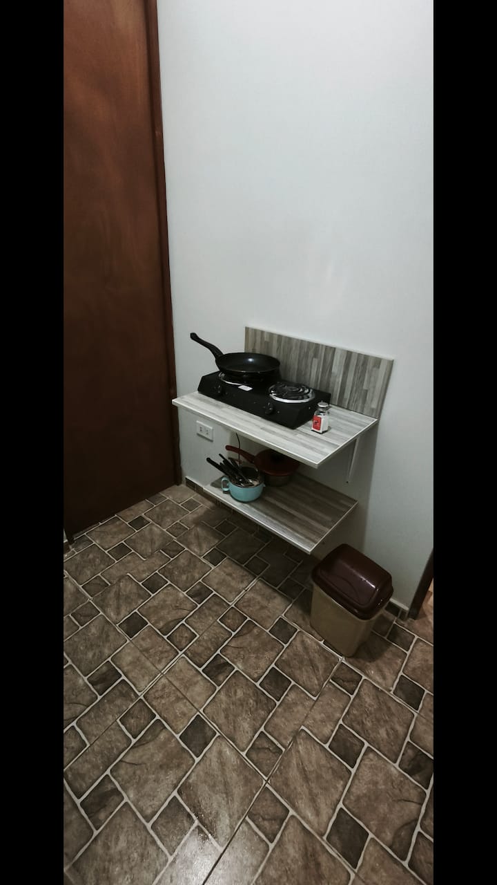 Habitación Primer Piso, Acceso Directo A La Calle. - Huánuco