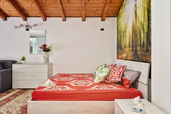 Venice Room managed Airbnb listing 2