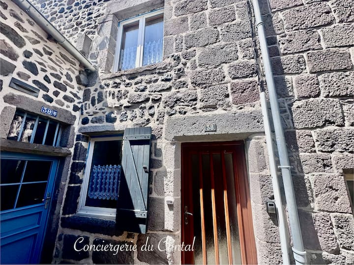 Murat - Appartement Duplex Dans Maison. - Murat