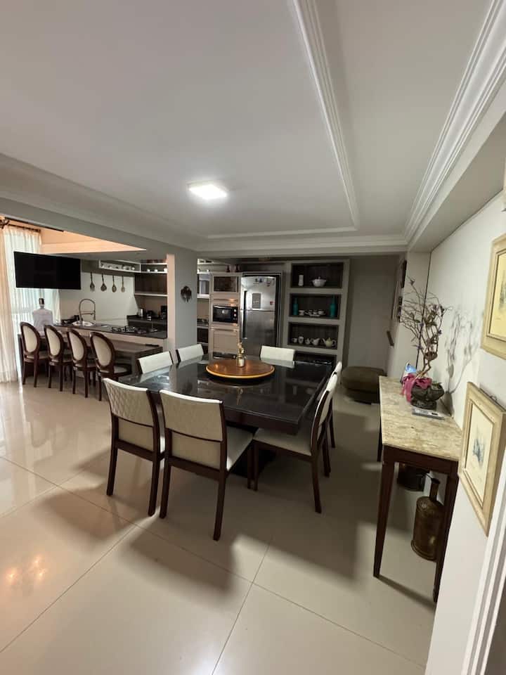 Casa A 500 Metros Da Praia De Bc - Balneário Camboriú