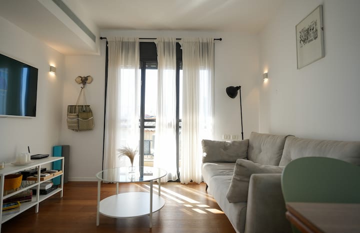 Tlv Iconic Yellow 2br House - Tel Aviv
