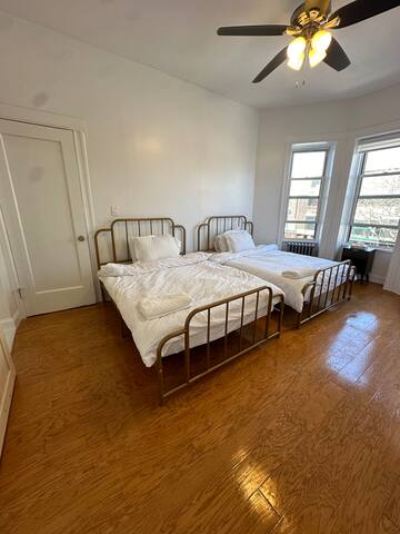 Beautiful Brooklyn brownstone! 1 block from Subway gallery image 2