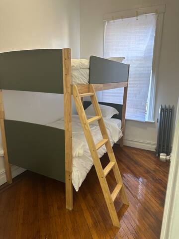 Beautiful Brooklyn brownstone! 1 block from Subway gallery image 3