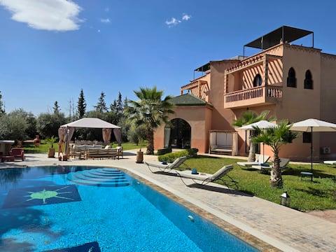 Successful Airbnb property: Luxury villa 7 Suites - Heated Pool & Tent in Sidi Abdellah Ghiat