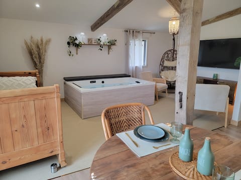 Popular Airbnb listing: Coeur de Pampa – indoor Jacuzzi in Notre Dame De Monts