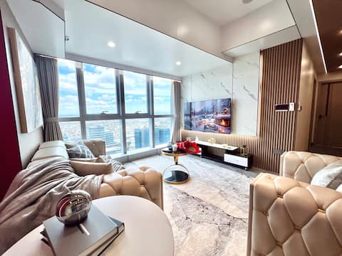 Executive 5BR Penthouse Suite in Uptown BGC