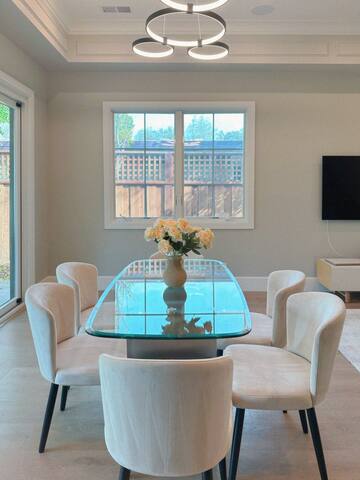 Huge 5BR Near Stanford & Tech HQ gallery image 2