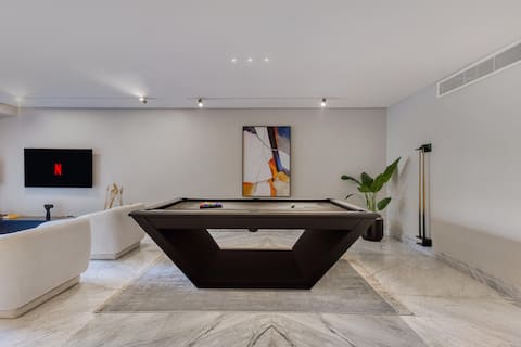 Luxury 3-BR Apt/Large Garden & Pool | Silverpalm