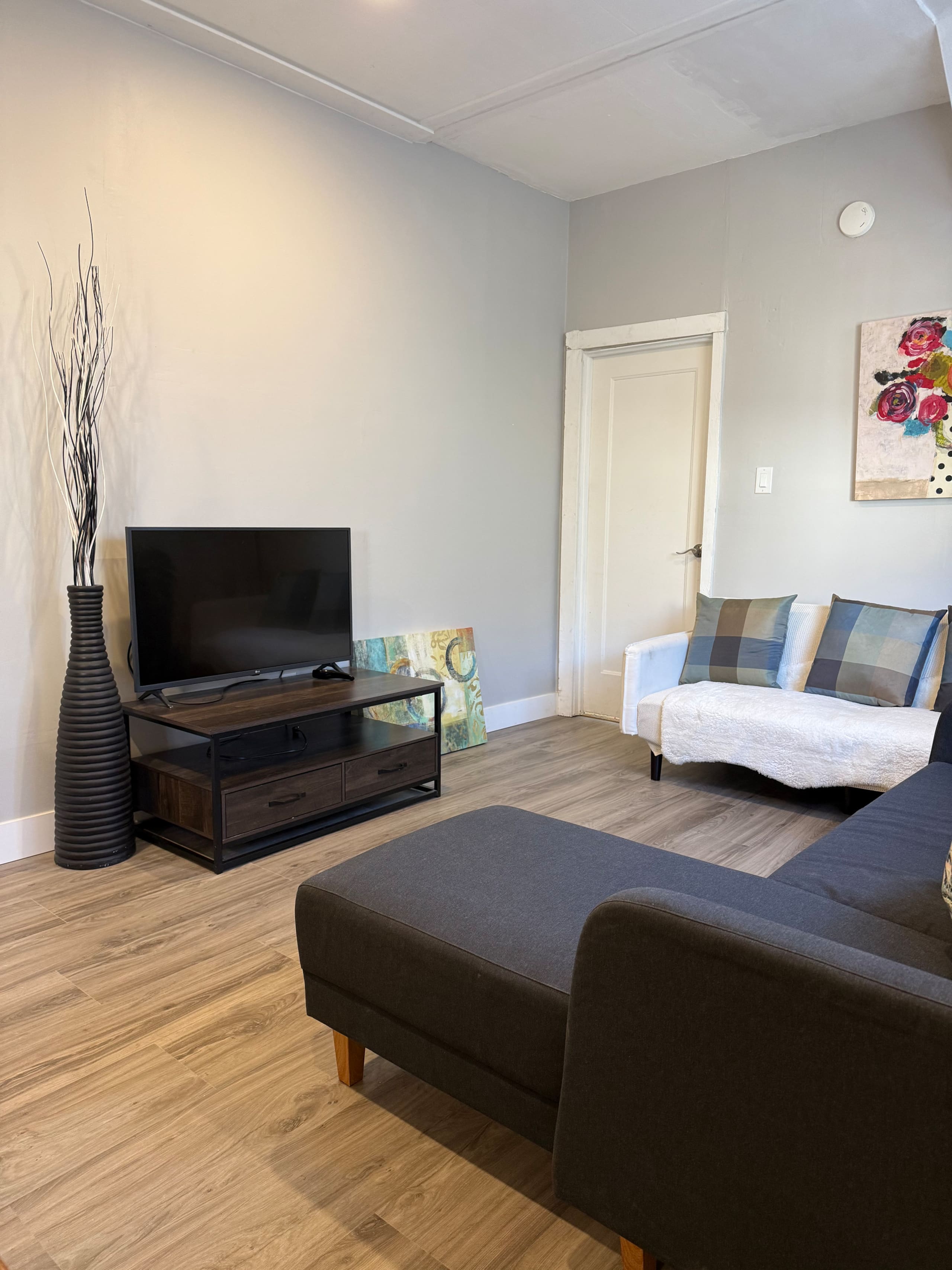 Home in San Francisco · ★4.59 · 3 bedrooms · 3 beds · 1 bath - Image 8