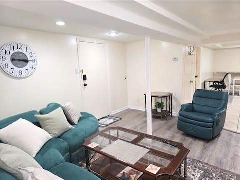 Cozy 2bed 1bath. 12 min from JFK