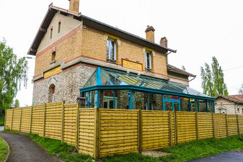 Green Station – Large cottage 14 ppl with garden