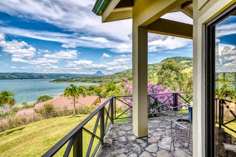 Huge Lake and Volcano Views, Pool and Hot Tub