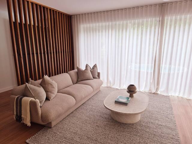 Tropical rainforest oasis – Black Lotus gallery image 2