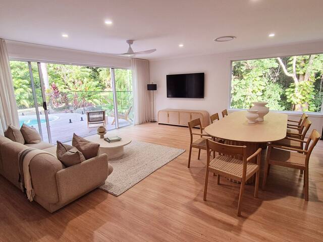 Tropical rainforest oasis – Black Lotus gallery image 4